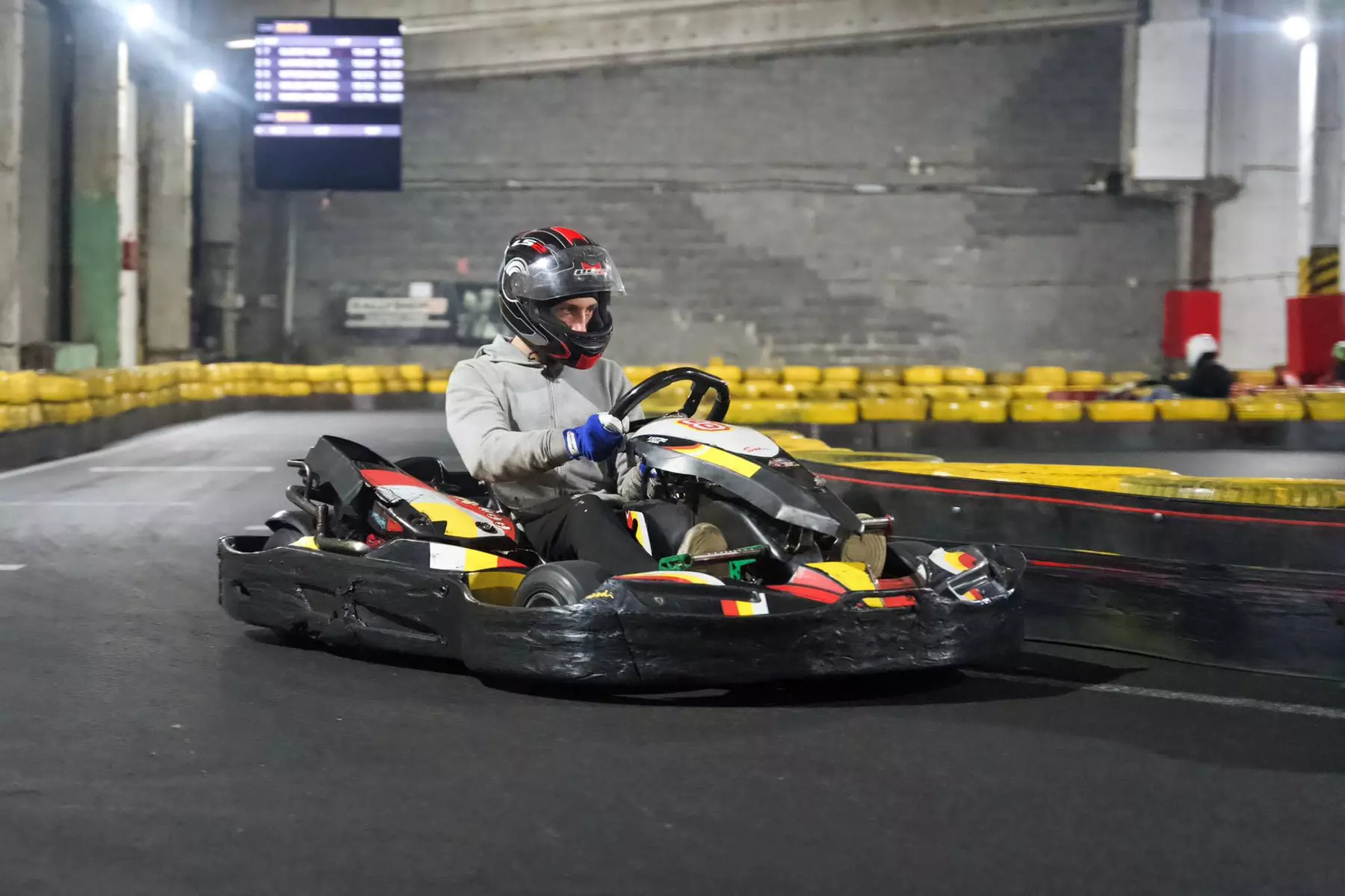 Poczuj prędkość, przeżyj emocje! Gokarty na profesjonalnym torze