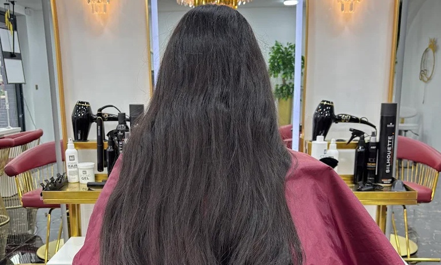 Image 2: Up to 50% Off on Salon - Hair Colour / Highlights at Queen Land Clinic