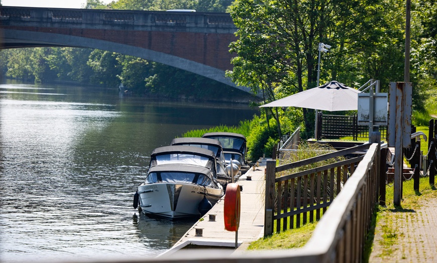 Image 6: Sparkling or Traditional Afternoon Tea w/ Glass of Prosecco in Surrey