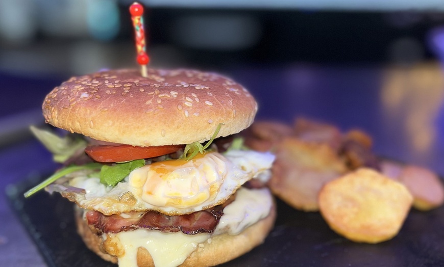 Image 3: Menú dominicano completo para 2 o 4 personas con bebida incluida 