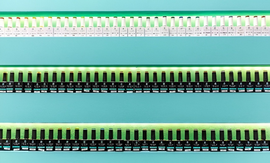 Image 8: Manicure of nagelbehandeling naar keuze