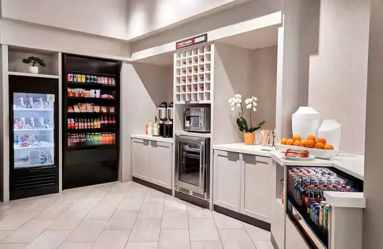 Comfortable Budget Hotel Near LAX With Parking Included