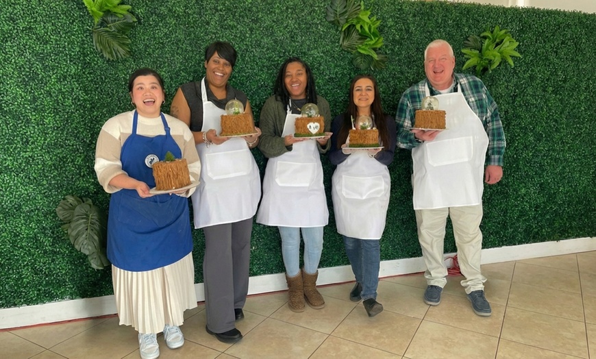 Image 2: Social Cake Decorating Class – Learn & Create a 6'' Masterpiece