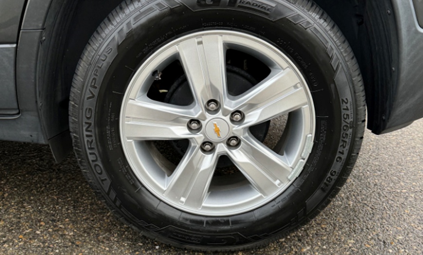 Image 3: 1 Interior or 1 Full Detail - Sedan 