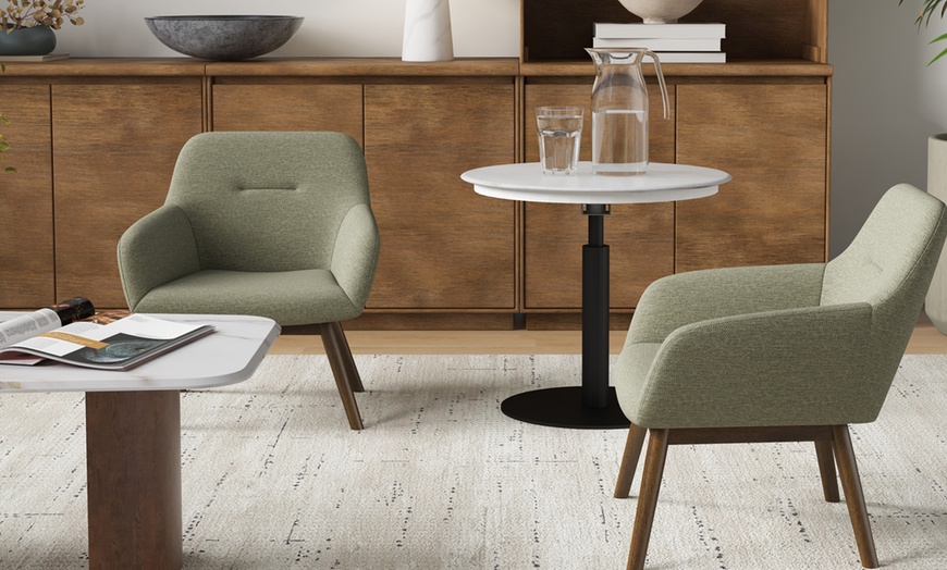 Image 42: Poltrona scandinava con gambe in legno massello Doosense