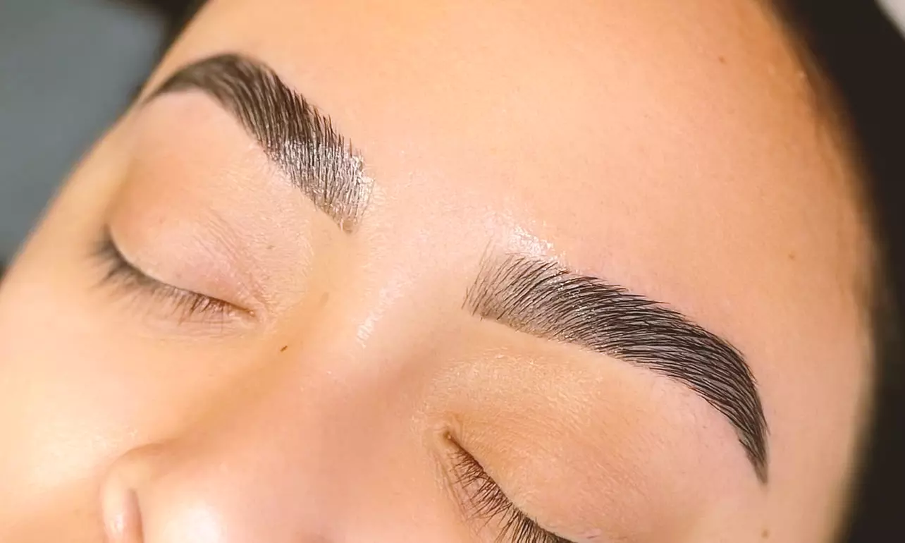 Perfect Brows with Eyebrow Threading or Waxing & Brow Stain