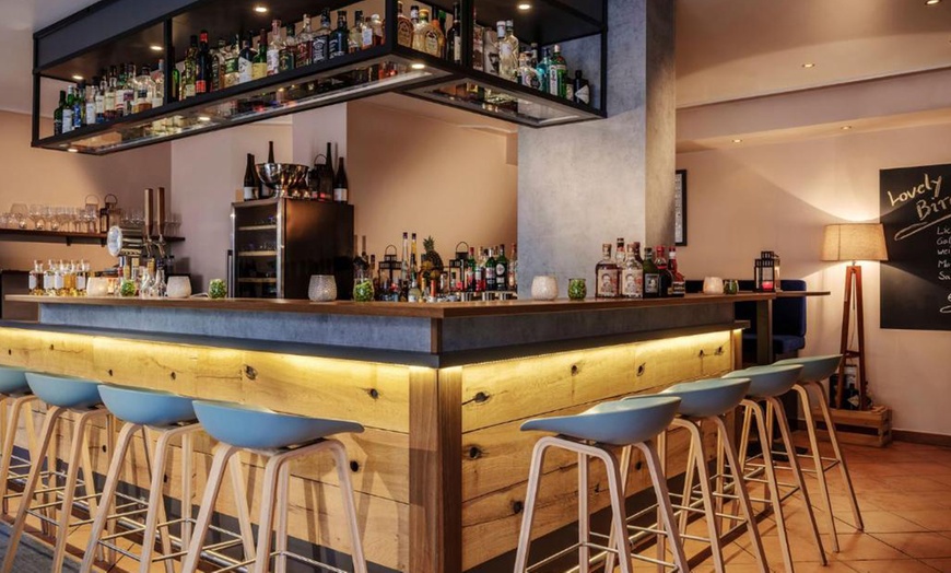 Image 13: Büsum: 2 oder 3 Nächte inkl. Frühstück, 1x 2-Gänge-Menü & Schwimmbad