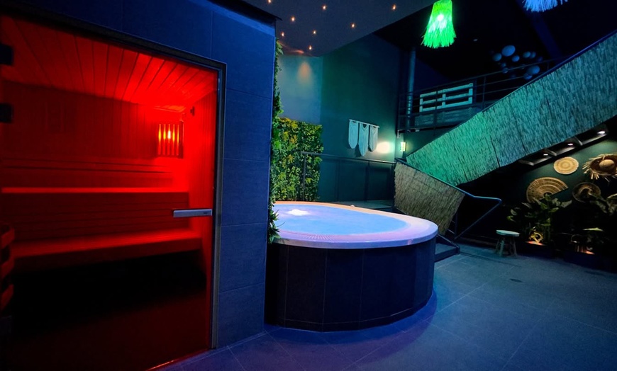 Image 1: Spa privatif dans un décor asiatique : sauna, hammam & bain à remous