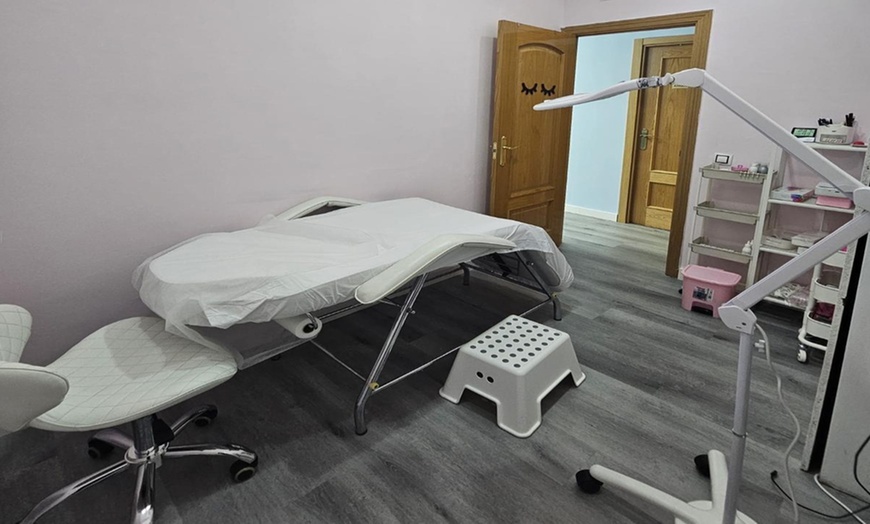 Image 4: 1 sesión de re-hidratación de labios con dermapen  y vitaminas 