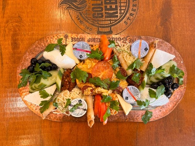 Für 2 Personen: Frühstück all you can eat inkl. Türkischer Çay - Golden Kebab Eimsbüttel