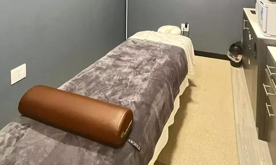 60-Minute Deep Tissue or Relaxation Massage with Aromatherapy