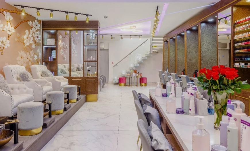 Image 5: Wash, Cut & Blow Dry w/w/o Full Head Colour