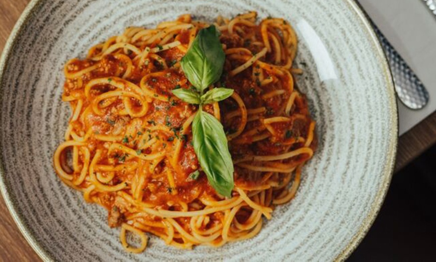 Image 4: Authentic Italian flavors in London with classic pasta dishes
