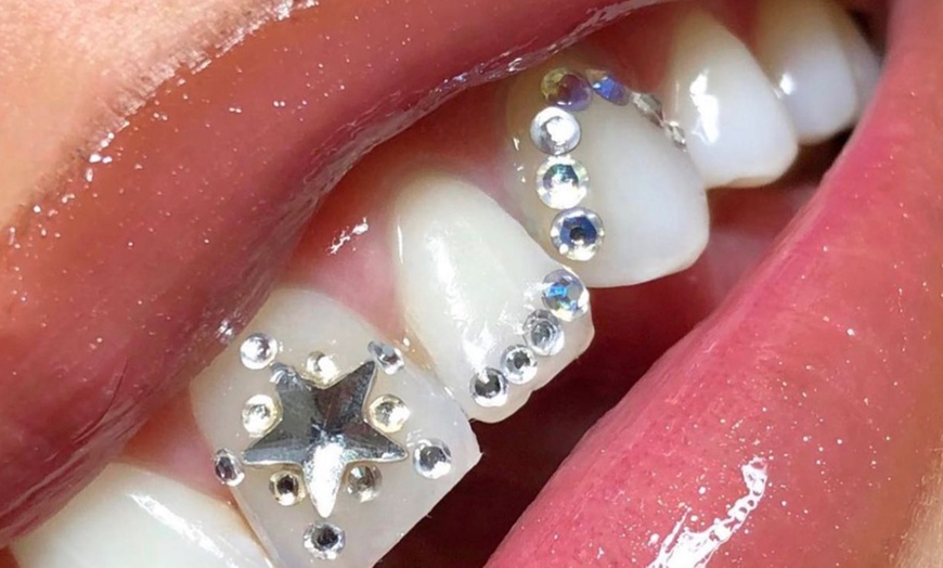 Image 2: Stralende glimlach, onberispelijke make up