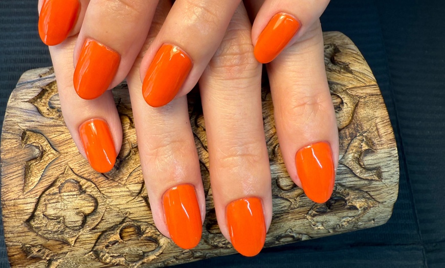 Image 1: Japanische / Pflegende Maniküre, Pediküre oder Nagelmodellage