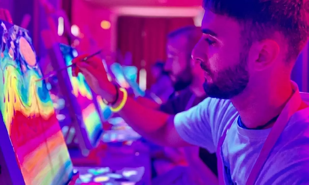 Cuadro Neon o Tote Bag con taller de 2h y vino ilimitado