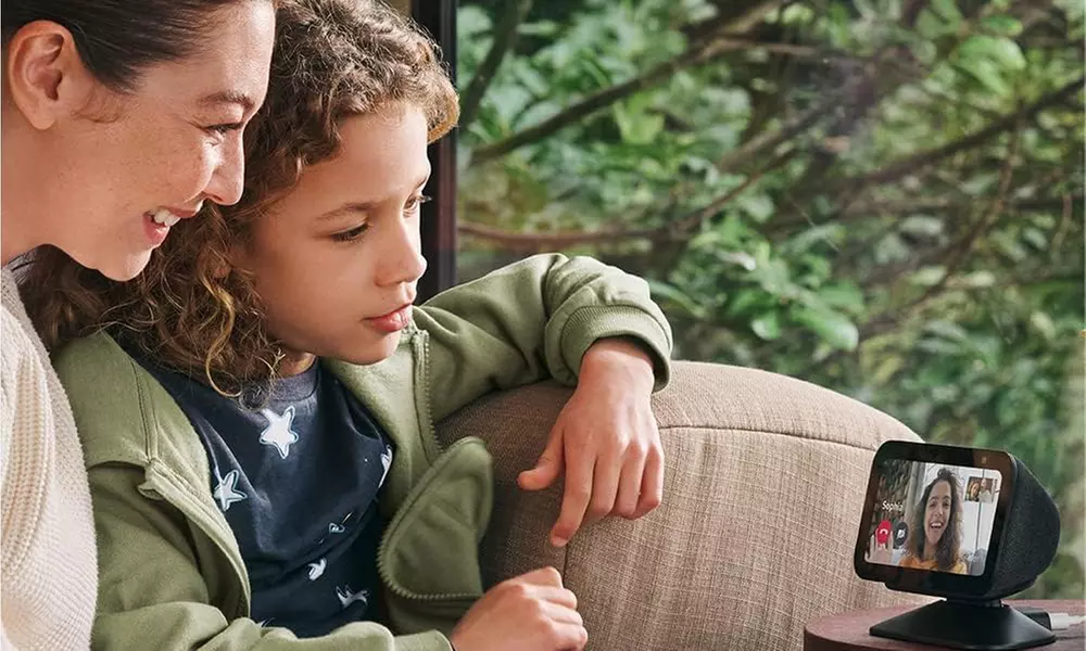 New Amazon Echo Show 5 (3rd Gen) Smart Display - 5.5'', Deeper Bass, Camera Cover, Smart Home Hub