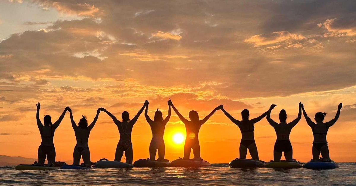 Experiencia de paddle surf al amanecer con fotos en Barcelona