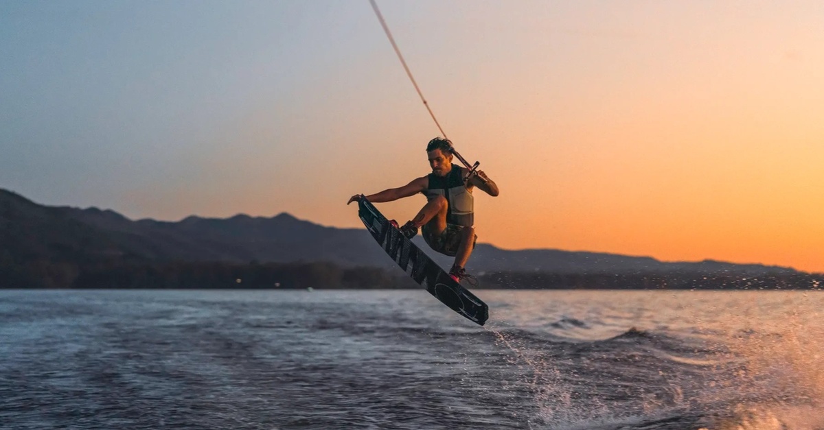 Actividad de wakeboard, esquí acuático o knee board en Madrid