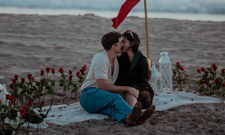 Image 11: Unforgettable Moments Awaits: 60-Minute Outdoor Full Portrait Session