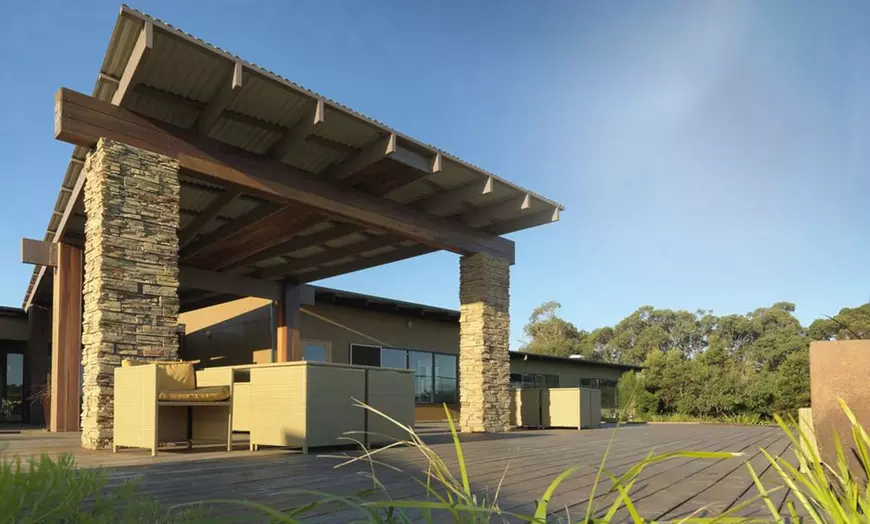 Image 2: Phillip Island: Studio or Villa w/ Wine, Pedal Kart Hire and More