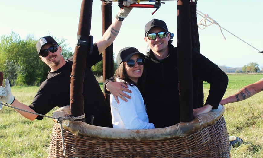 Image 3: Vol en montgolfière : voyage poétique au-dessus du Sud-Ouest