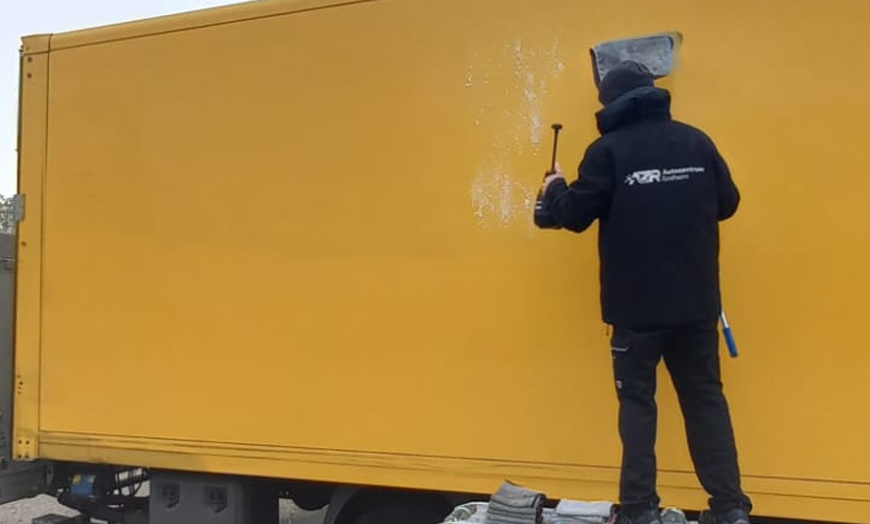 Image 10: Premium-Innen- oder Außenreinigung für verschiedene Fahrzeugarten