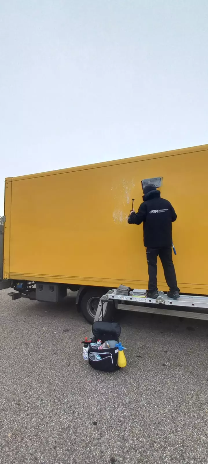 Premium-Innen- oder Außenreinigung für verschiedene Fahrzeugarten