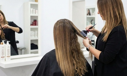 Para melenas hasta el hombro: Alisado de queratina con corte de puntas - Angie pabon Peluquería