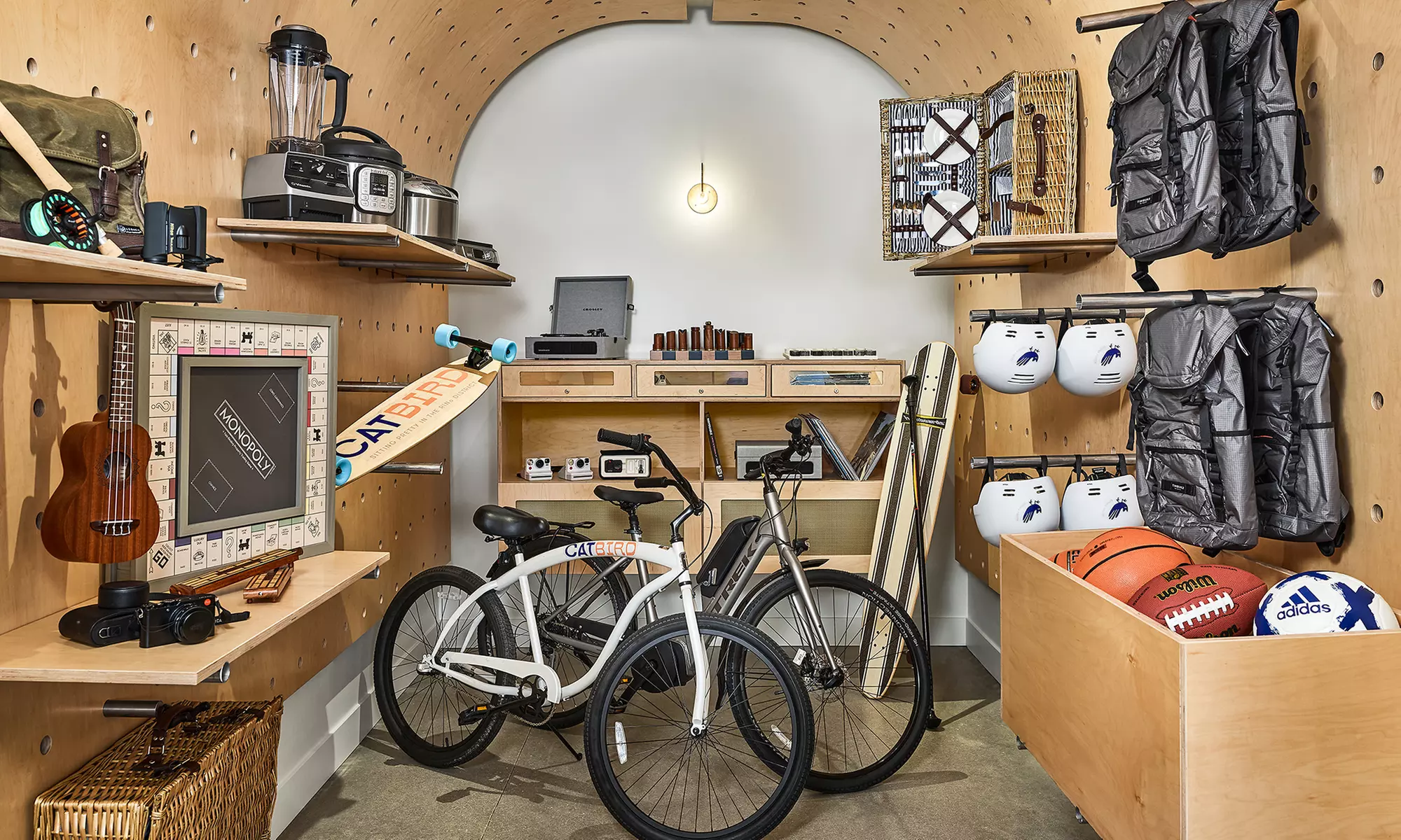 The 4-Star Catbird Hotel: Family-Friendly & Affordable - Book Now!