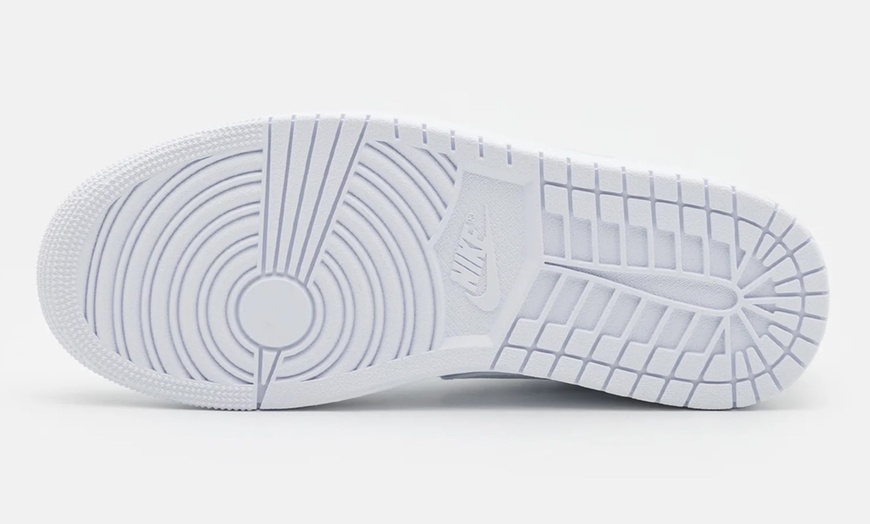 Image 9: Nike Air Jordan Low Men's Trainers