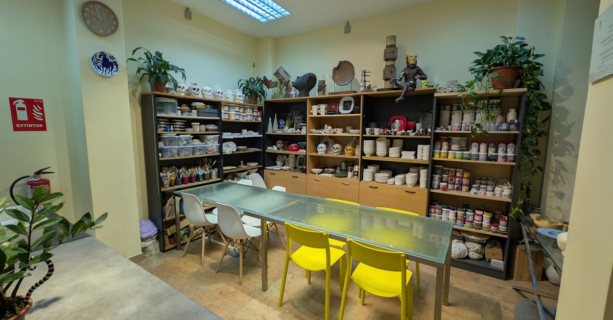 Taller de pintura cerámica en Madrid