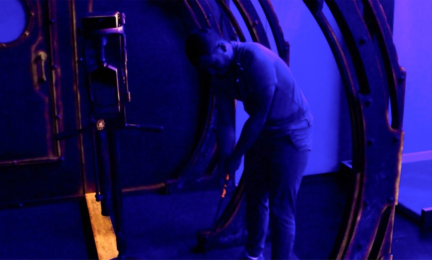 Image 8: Mini Golf for a Family of 4