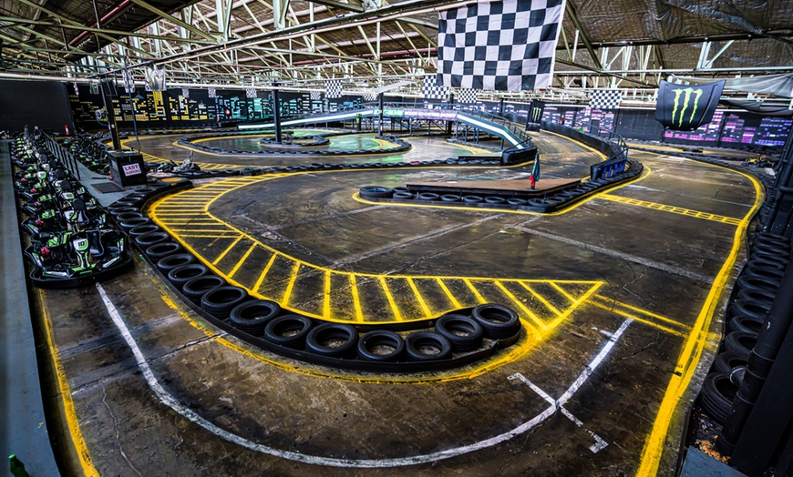 Image 6: Ultimate Group Karting 1X10 Min Ride & License for 1,2,4 or 6  Persons