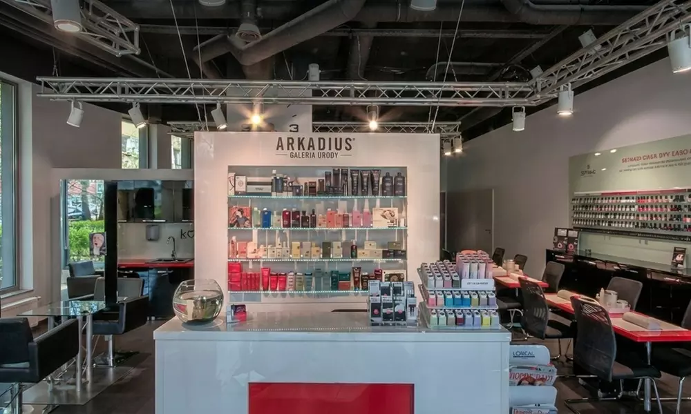 Strzyżenie męskie: klasyczne cięcie lub strzyżenie z trymowaniem brody