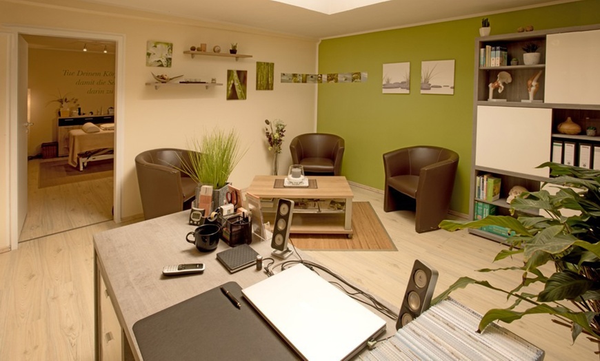 Image 3: Tiefenflutung mit Hyaluron: Gesichts, Hals & Dekolleté