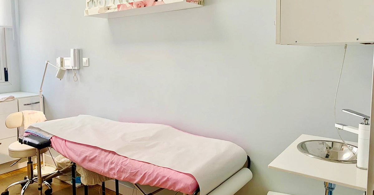 Sesión de microneedling facial con Dermapen en Sevilla