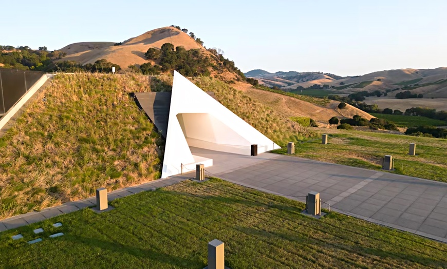 Image 9: 20% Off Outdoor Wine & Charcuterie Box at Artesa Winery