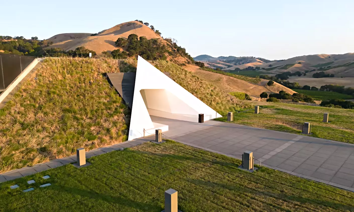 20% Off Outdoor Wine & Charcuterie Box at Artesa Winery
