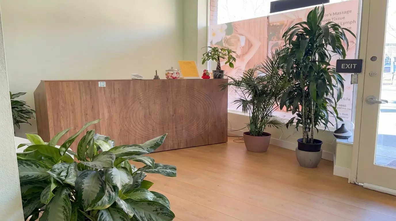 Relax with 60-Minute Deep Tissue Massage Session with Hot Stone