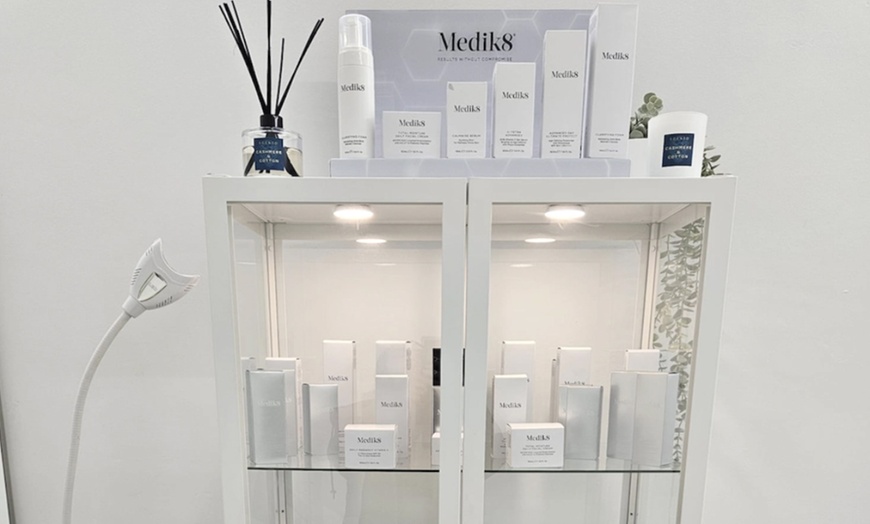 Image 2: Gezichtsbehandeling naar keuze