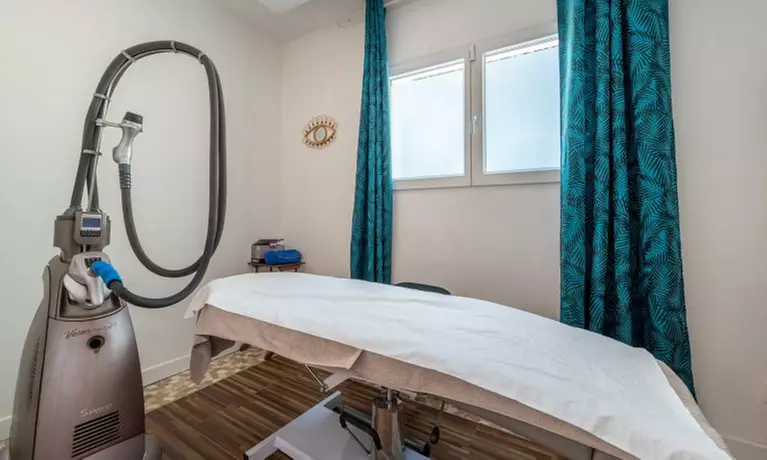 Massage facial japonais Kobido ou soin tenseur coréen premium