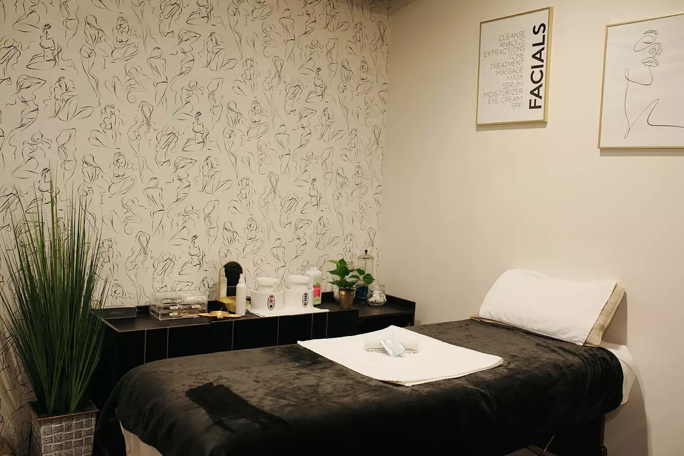 Get Glowing Smoothness: Women’s Brazilian Sugaring at BeeSugared