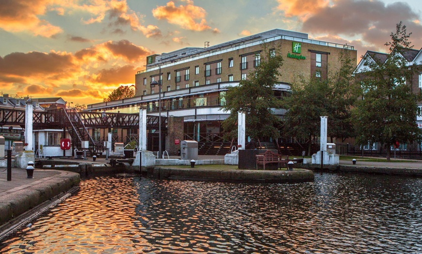 Image 6: Experience the Charm of an Afternoon Tea with Scenic Canal Views!