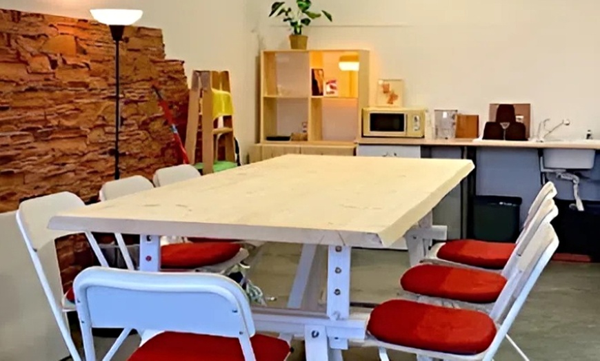 Image 6: Clases y talleres de cerámica con bebida, picoteo, barra libre y torno