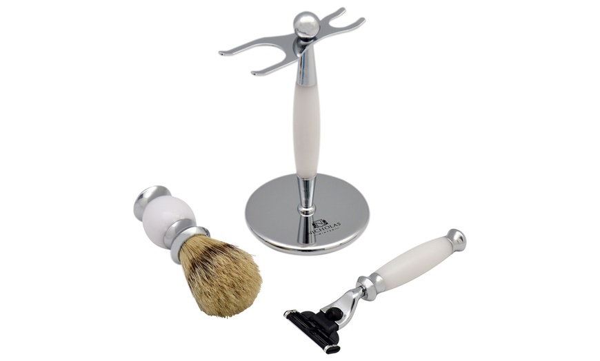 Image 7: Traditional Shaving Utensils