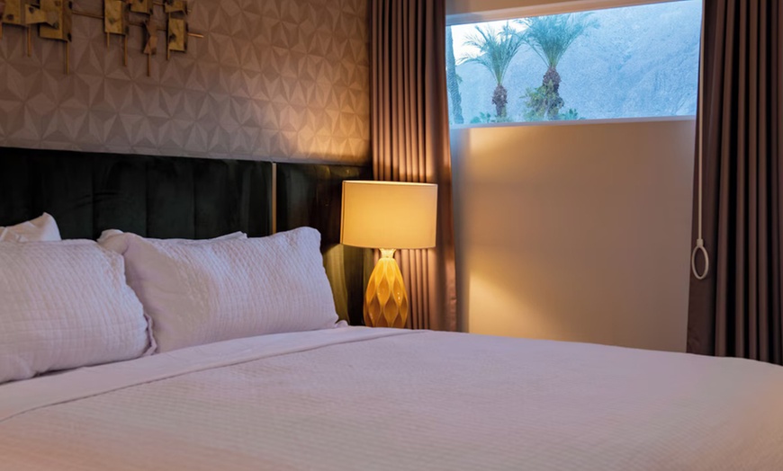 Image 4: Hotel in Coachella Valley with Mountain Views & Outdoor Pool Retreat