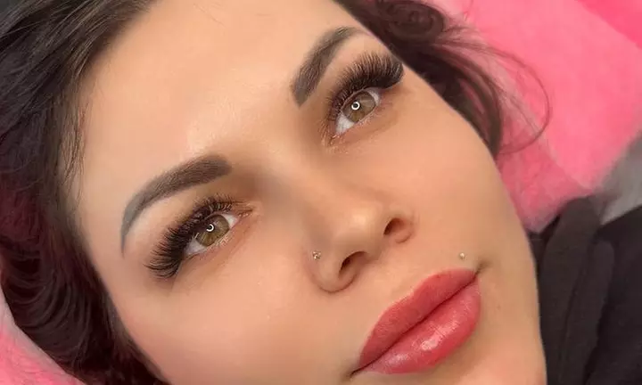 Lash Perfection: Classic, Hybrid or Volume Full Set Eyelash Extensions