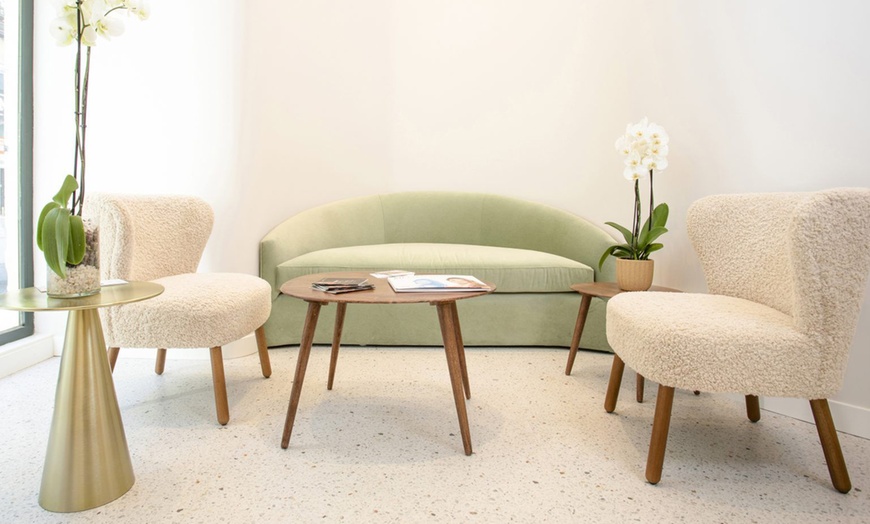 Image 4: Peeling facial biorrevitalizante con opción a papada y cuello