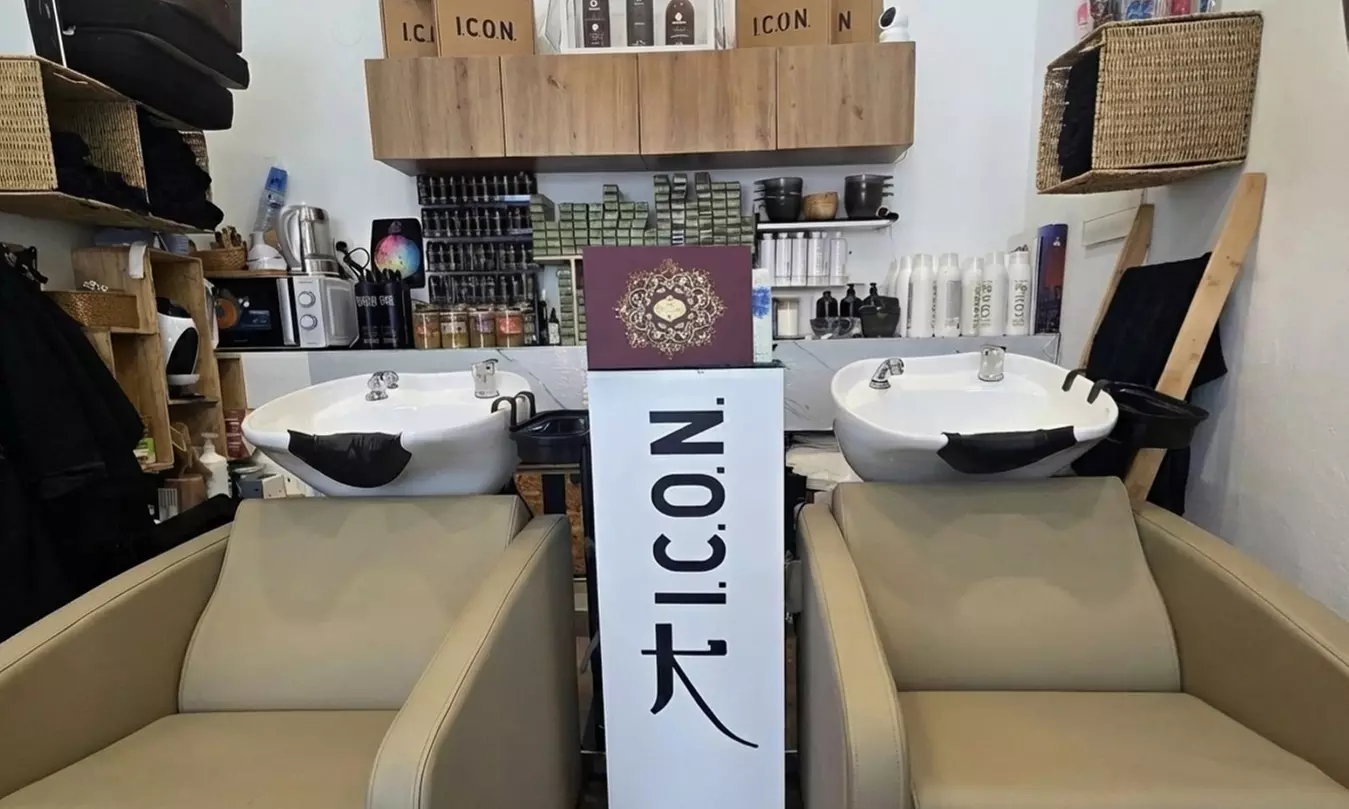 Peluquería con corte, color, mechas y tratamientos